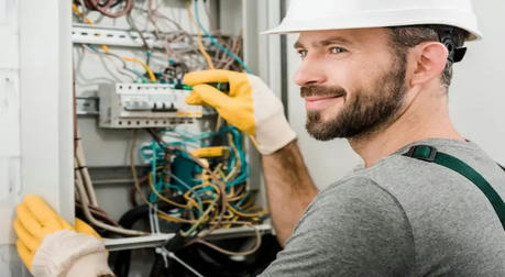 Electricians in the USA: Career Guide, Opportunities & How to Get Started