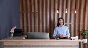 Front Desk Receptionists: The Gatekeepers of a Company’s First Impression